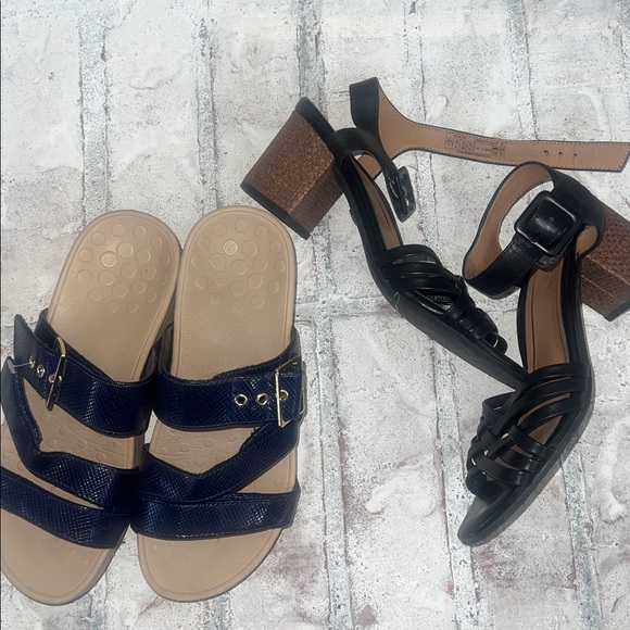 2 for price of 1! Set of Vionic Stylish Black and Navy Sandals. - Picture 1 of 8